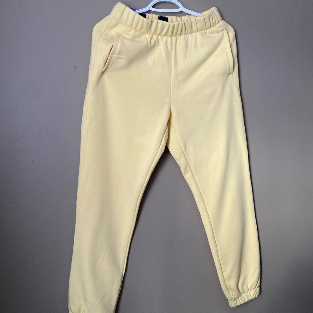 GAP Pale Yellow women Jogger Sweatpants XS NWT